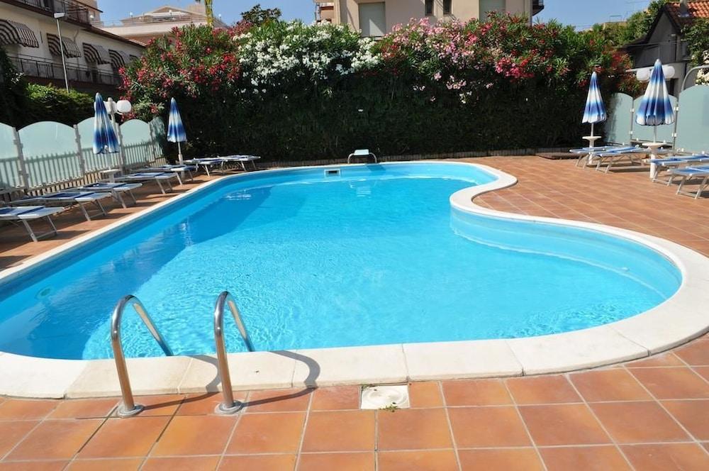 Hotel Gaston Rimini Eksteriør bilde